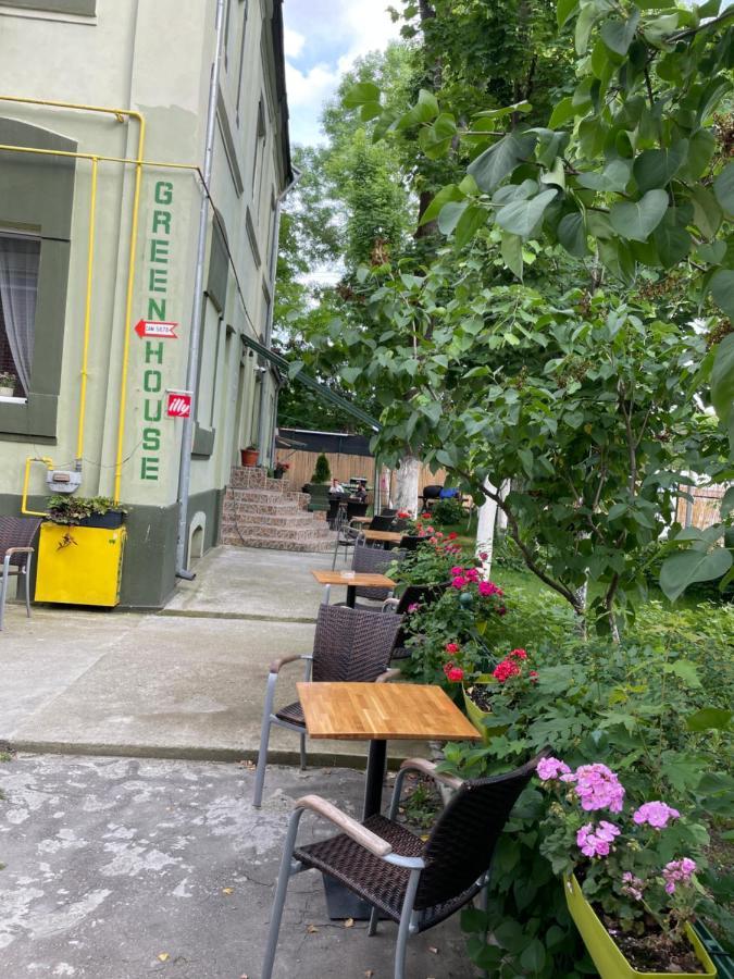 Green House Bukarest Exteriör bild